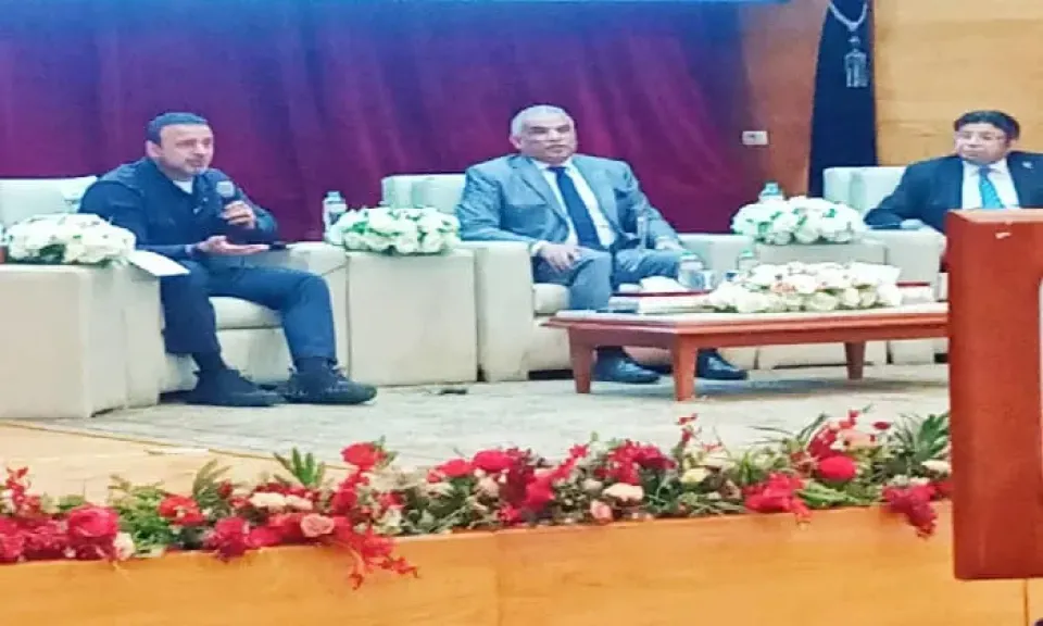 الداعية مصطفى حسني لطلاب جامعة طنطا: التدين السليم يقوم على الفهم والرحمة والاعتدال