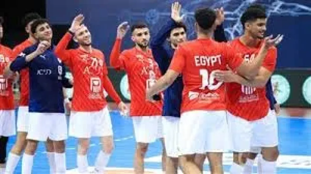 رغم الهزيمة.. شباب كرة اليد يتأهل لمواجهة قطر في قبل نهائي البطولة العربية بالكويت