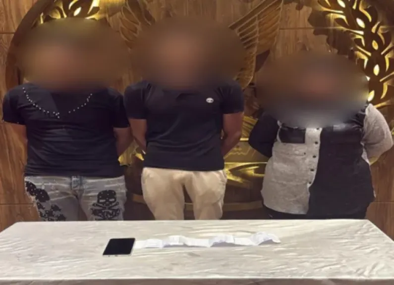 عصابة تستدرج سائقًا عن طريق فتاة وتجبره على توقيع إيصالات أمانة