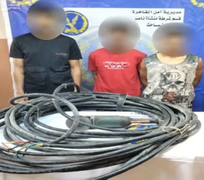 ضبط المتهمين بسرقة كابلات إنارة الطريق العام بحي منشية ناصر