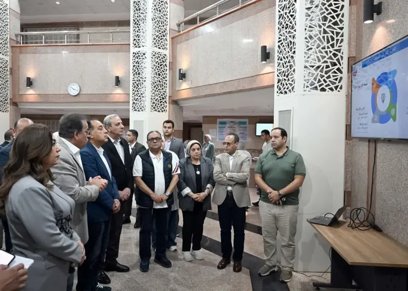 وزير الصحة يستعرض مشروعات الوزارة والخريطة الصحية بالغربية