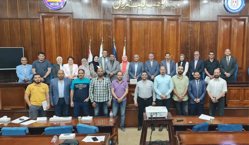عباس صابر: يشهد ختام برنامج ”لائحة شئون العاملين” بمنار مصر للبترول