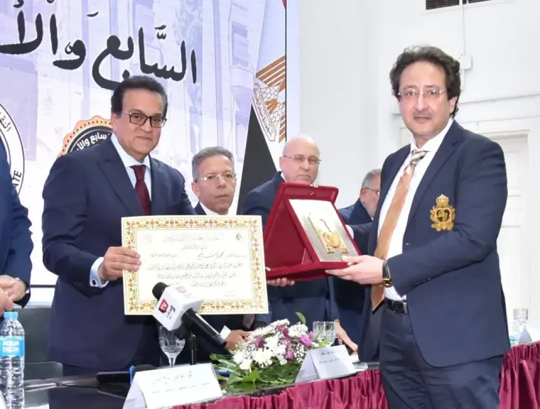 النقابة العامة لأطباء مصر تكرم نائب رئيس جامعة طنطا كـ ”الطبيب المثالي على مستوى الجمهورية”