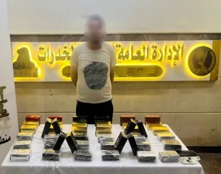 القضاء على بؤر إجرامية للاتجار بالمخدرات في السويس ودمياط.. ومصرع عنصر إجرامي| صور