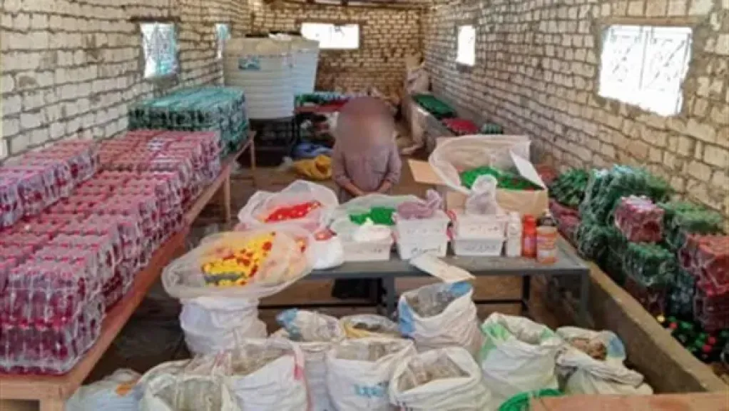 ضبط مصنع لإنتاج المياه الغازية من مواد مجهولة المصدر في بني سويف