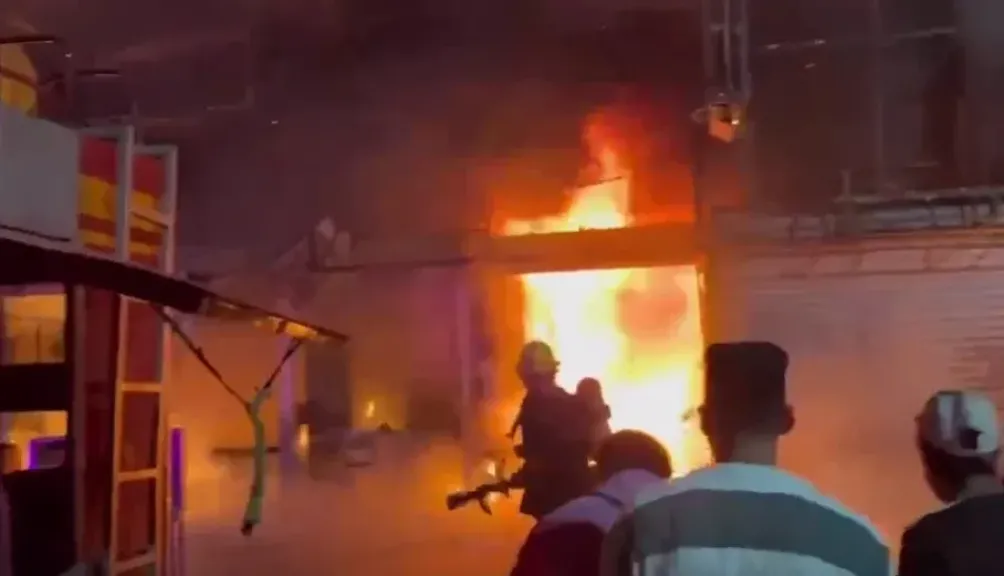 انفجار مدوٍ يُشعل قلب مصر الجديدة: حريق يلتهم مطعمًا شهيرًا ويسفر عن مأساة