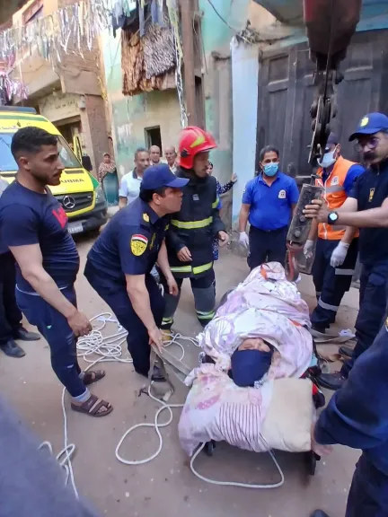 الحماية المدنية بزفتي تنقل سيدة غير قادرة علي الحركة للمستشفي