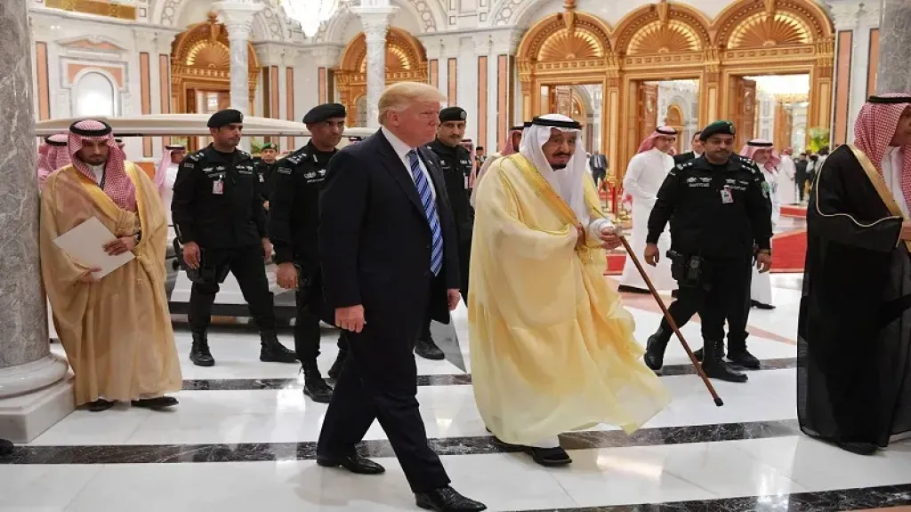الرئيس الأمريكي دونالد ترامب يصل إلى الرياض في مستهل جولة خليجية