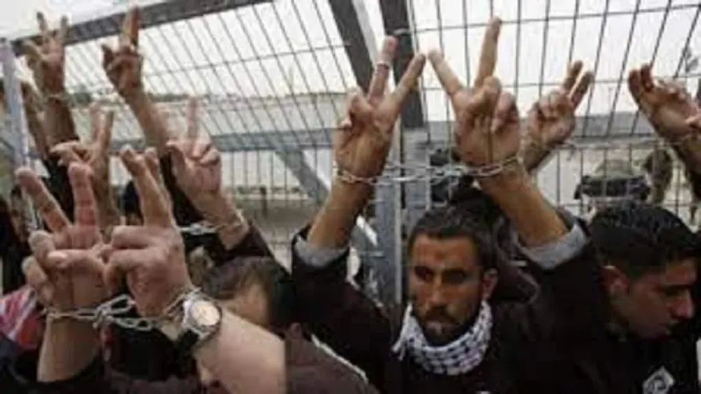 الاحتلال الإسرائيلي يفرج عن 9 معتقلين فلسطينيين من قطاع غزة
