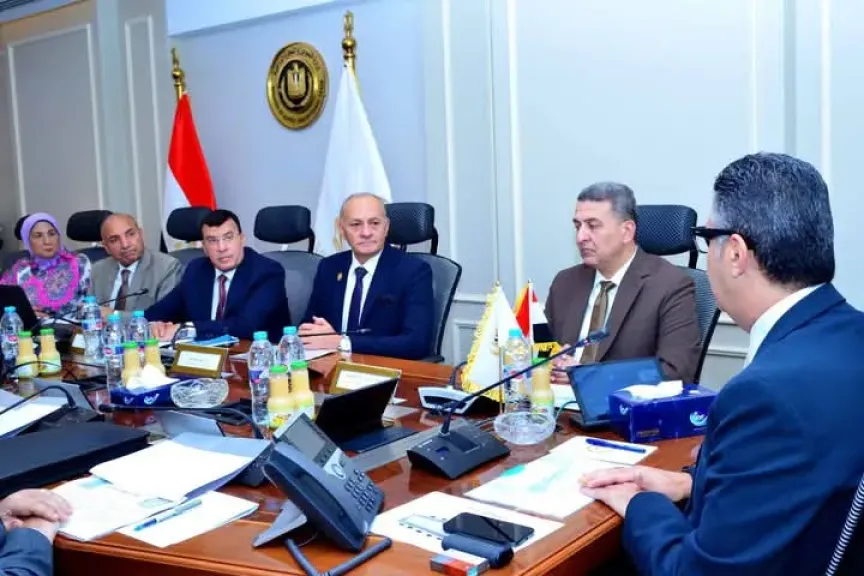 وزير التموين يجتمع برئيسي شركتي ”النيل” و”الإسكندرية” للمجمعات الاستهلاكية
