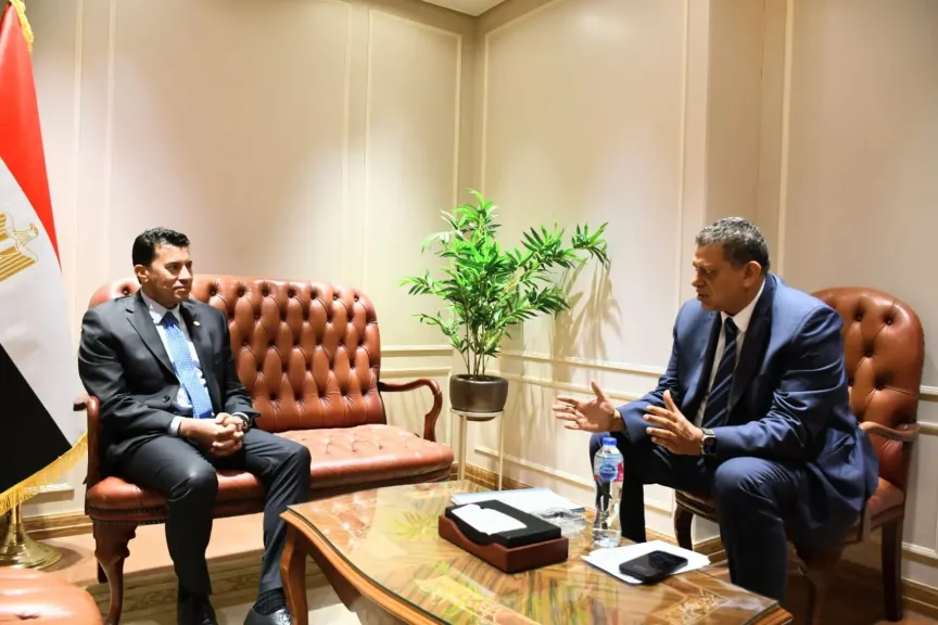 وزير الرياضة يلتقي رئيس الاتحاد المصرى لكرة اليد لبحث آخر الاستعدادات لاستضافة مصر لبطولة العالم