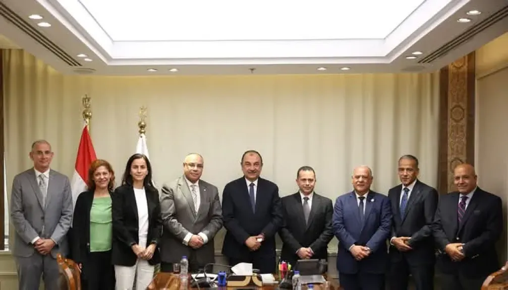 وزير قطاع الأعمال العام يلتقي وفدًا من ”بريتش بتروليوم” لمتابعة خطوات إعادة تشغيل مصنع الأنود بالعين السخنة