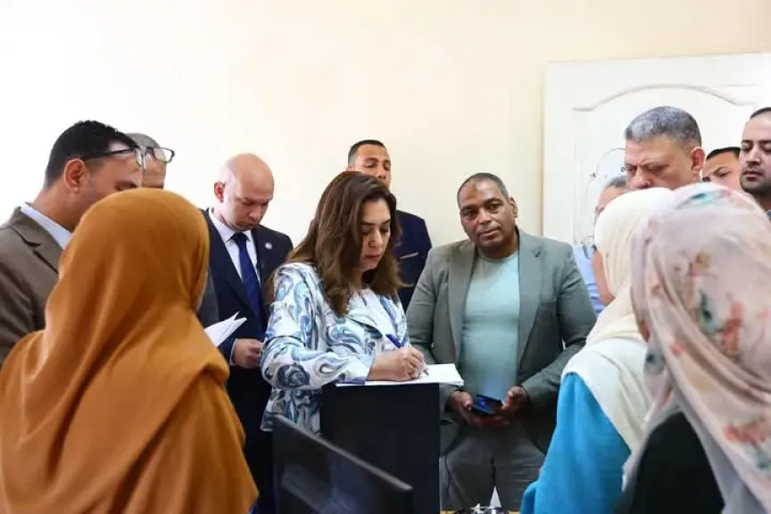 وزيرة التنمية المحلية تقوم بجولة مفاجئة على مركز ومدينة الصف بمحافظة الجيزة لمتابعة سير العمل في الملفات الخدمية