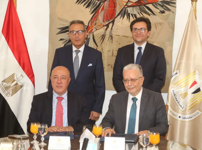وزير الثقافة والرئيس التنفيذي للبنك الأهلي يشهدان توقيع بروتوكول تعاون لتشغيل مبنى “السلطان حسين” بالإسكندرية