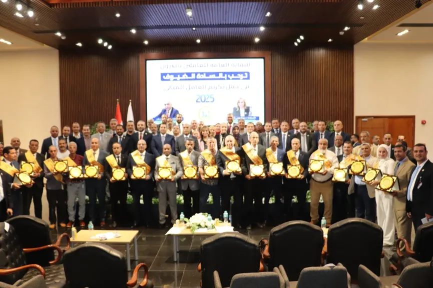 نقابة البترول تنظم احتفالية بعيد العمال لتكرم عددا من العمال المثاليين بالشركات
