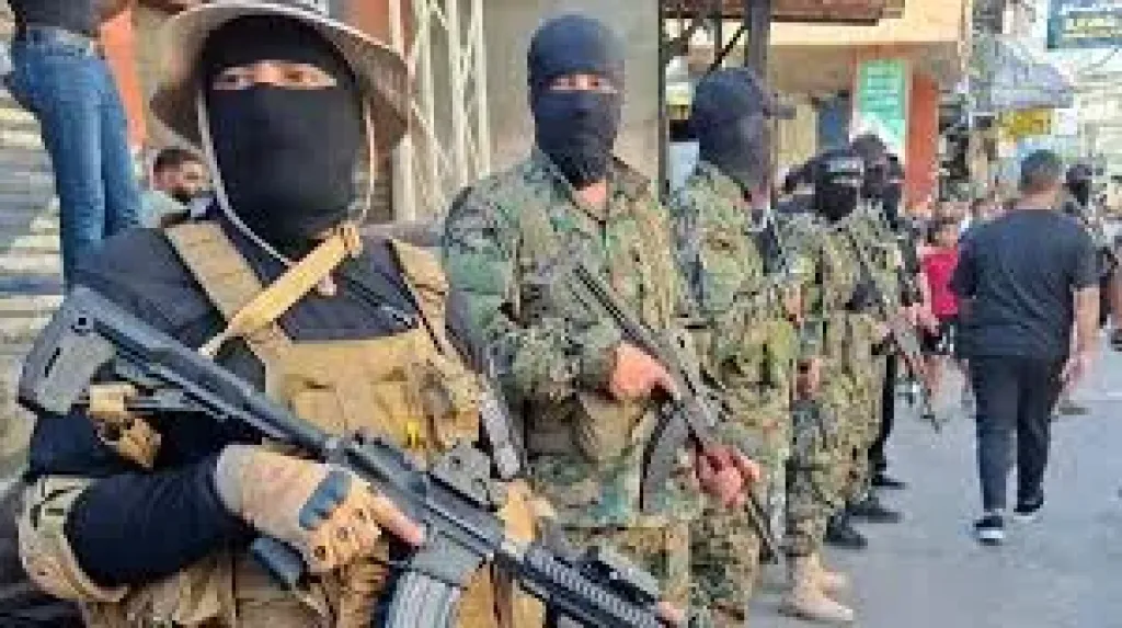 لجنة لبنانية تبدأ تنفيذ خطة تسليم السلاح داخل المخيمات الفلسطينية