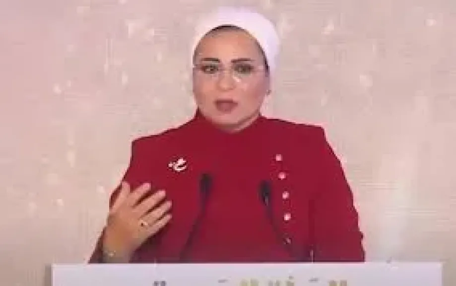 مدير الهلال الأحمر المصرى تتحدث عن دعم السيدة انتصار السيسي للجهود التطوعية