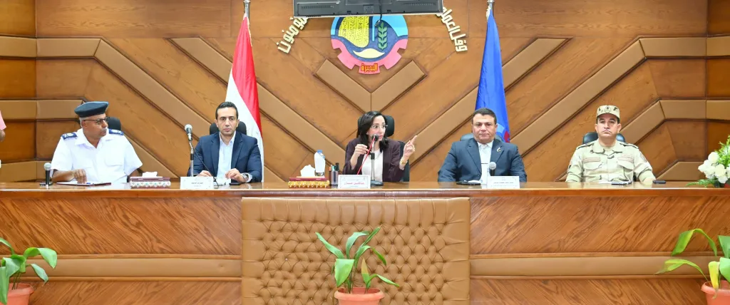 محافظ البحيرة تعقد اجتماعا لمتابعة جاهزية القطاعات الخدمية لاستقبال العيد