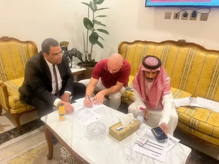 وزير العمل يعلن إنهاء أزمة عمال مصريين مع صاحب عمل سعودي