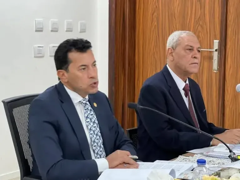 وزير الشباب والرياضة يترأس لجنة مناقشة أول بحث أكاديمي حول دور الوزارة في مبادرة ”حياة كريمة” بكلية الدفاع الوطني