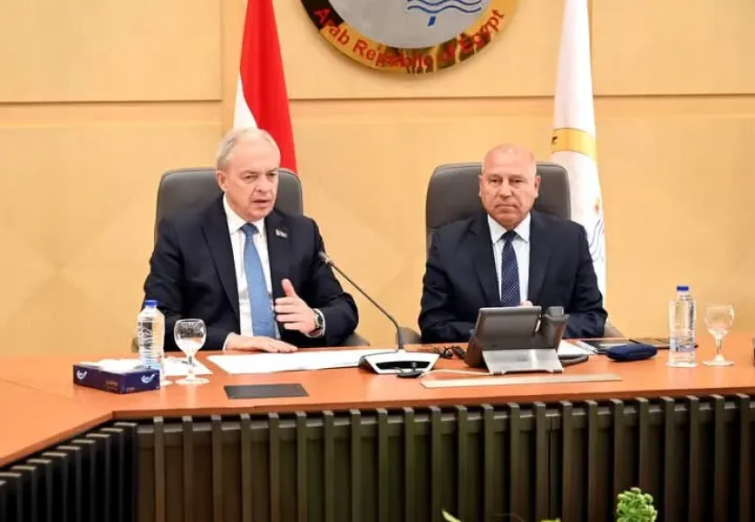 كامل الوزير يبحث توطين عدد من الصناعات بمصر