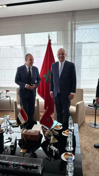 وزير الخارجية يلتقي وزير الصناعة والتجارة المغربي في الرباط