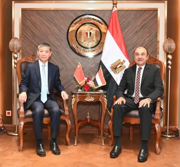 وزير قطاع الأعمال العام يستقبل السفير الصيني بالقاهرة لبحث تعزيز التعاون الاقتصادي والتجاري وفرص الاستثمار والشراكة