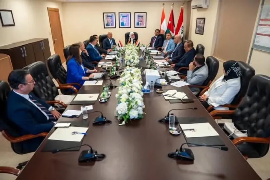 نائب رئيس مجلس الوزراء للتنمية الصناعية وزير الصناعة والنقل يشارك في فعاليات الاجتماع الدوري للجمعية العمومية لشركة الجسر العربي