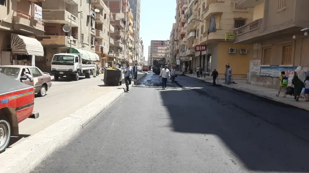 الانتهاء من أعمال رصف شارع الروضة بدمنهور لتحقيق السيولة المرورية