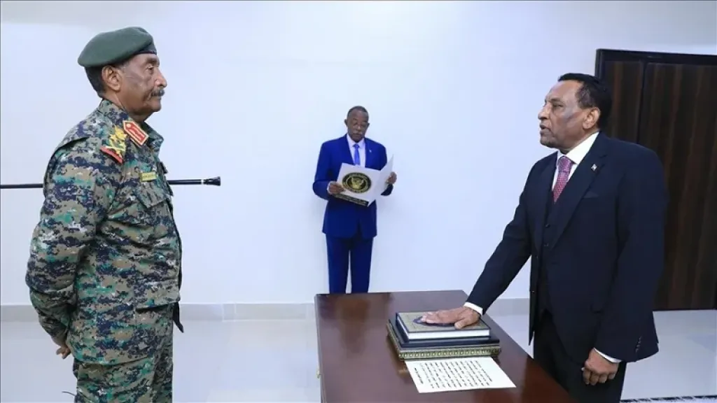 كامل إدريس يؤدي اليمين رئيسًا للوزراء لـ السودان وسط تحديات أمنية واقتصادية