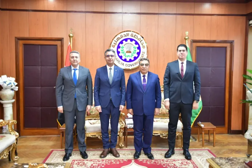 محافظ الدقهلية يستقبل وزير التموين بمكتبه في مستهل زيارته لعدد من المشروعات