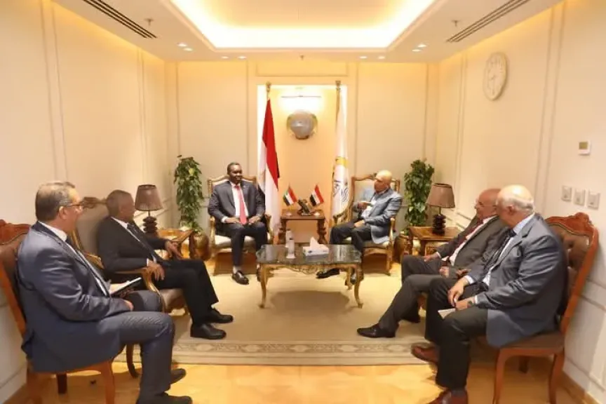 نائب رئيس الوزراء للتنمية الصناعية يلتقي وزير التنمية العمرانية والطرق والجسور بالسودان