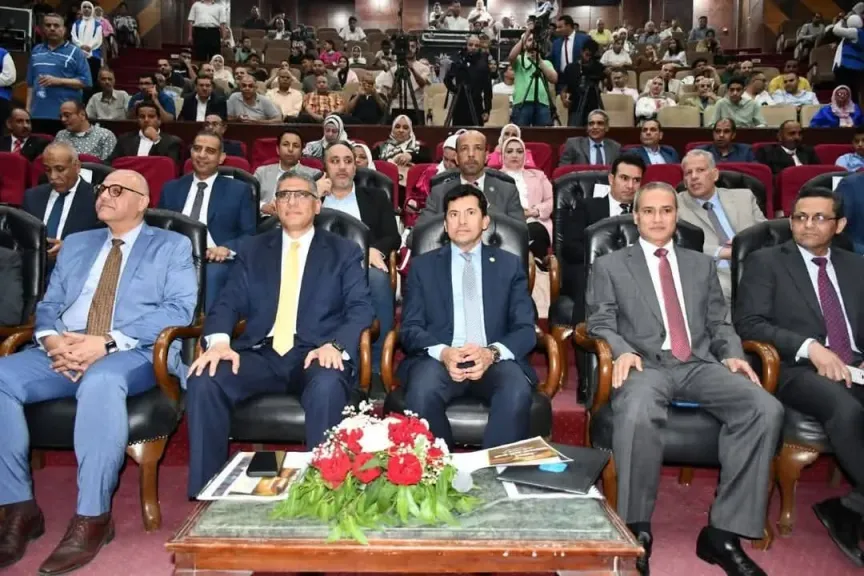 محافظ الجيزة: نحرص على دعم الإبداع واكتشاف المواهب الأدبية الشابة
