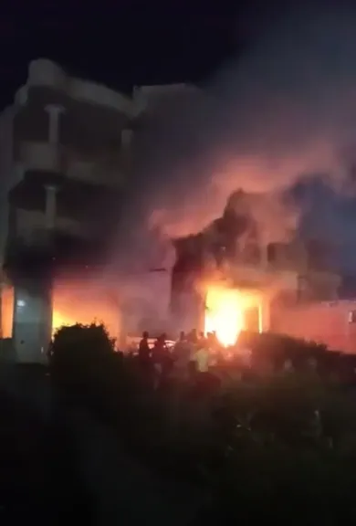 حريق هائل في معرض أدوات كهربائية بسمنود في الغربية