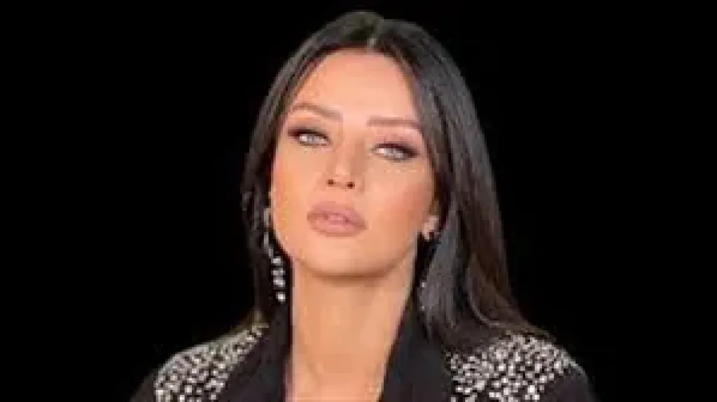 رضوى الشربيني تعود بشكل جديد في ”هي وبس” على dmc