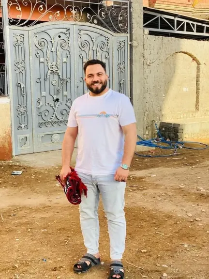 قرية منيل هاني تكتسى بالسواد في أول أيام العيد
