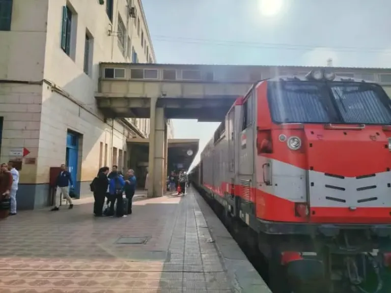 ︎وزير الصناعة والنقل يتابع انتظام العمل بمرافق النقل والمواصلات.. ويوجه بتواجد مسؤولى السكة الحديد والمترو والأتوبيس الترددي بالمحطات المختلفة