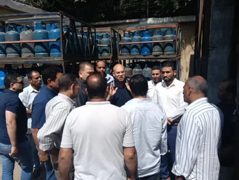 نائب محافظ الجيزة يتفقد مستشفي أمبابة العام وأوسيم المركزي