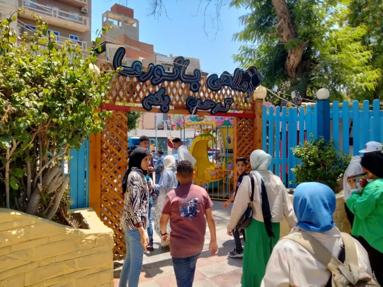 إقبال كثيف على المتنزهات والحدائق العامة وسط أجواء من البهجة والفرحة بالبحيرة