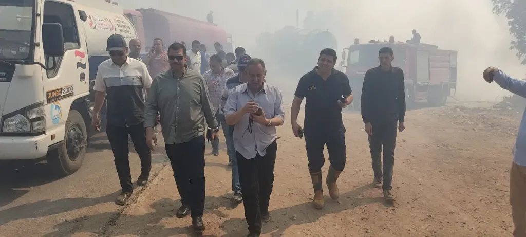 محافظ الغربية يعلن السيطرة على حريق شونة كتان بزفتى و يشيد بتكاتف الجميع