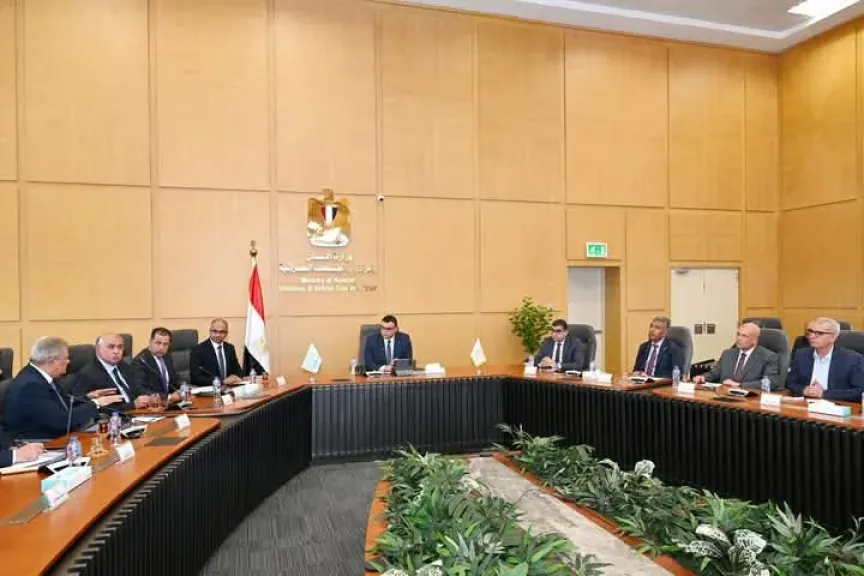 وزير الإسكان يتابع موقف مشروعات المرافق التي تقوم الوزارة بتنفيذها على مستوى الجمهورية وموقف توطين الصناعة