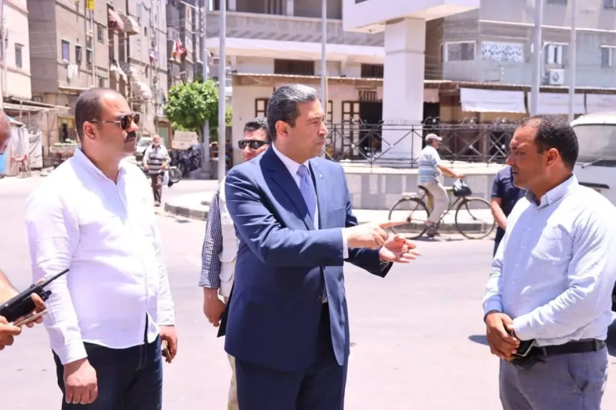 محافظ دمياط يجرى جولة ميدانية بمدينة عزبة البرج ويوجه بإعداد دراسة لتطوير ميدان الشاشة