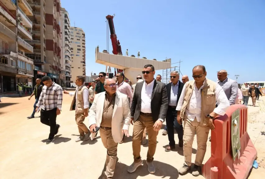 وزير الإسكان ومحافظ الإسكندرية يتفقدان مشروع توسعة وتطوير كورنيش المحافظة