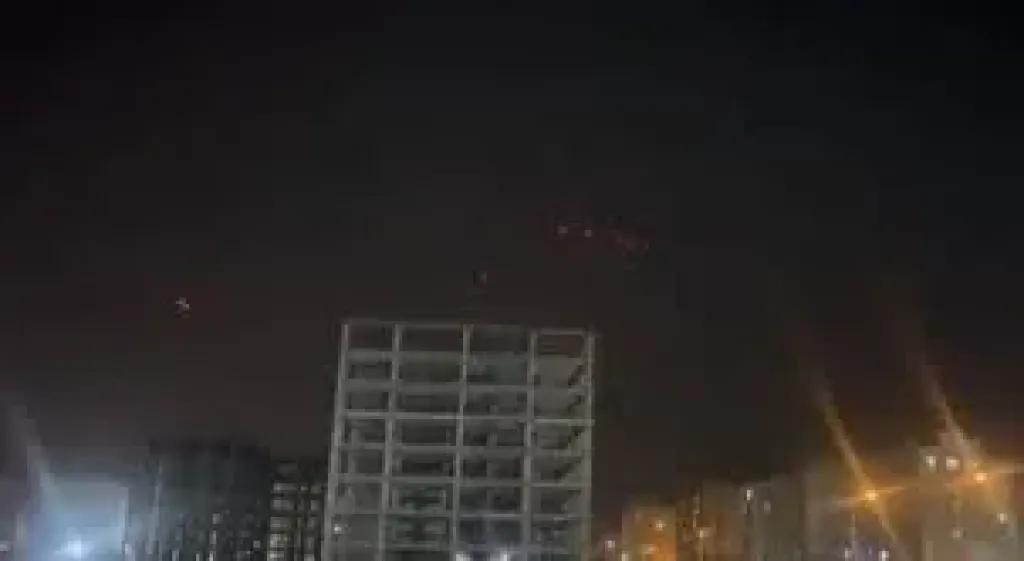 إعلام إيراني: تفعيل الدفاعات الجوية في مدينة بندر عباس للتصدي لهجمات إسرائيلية