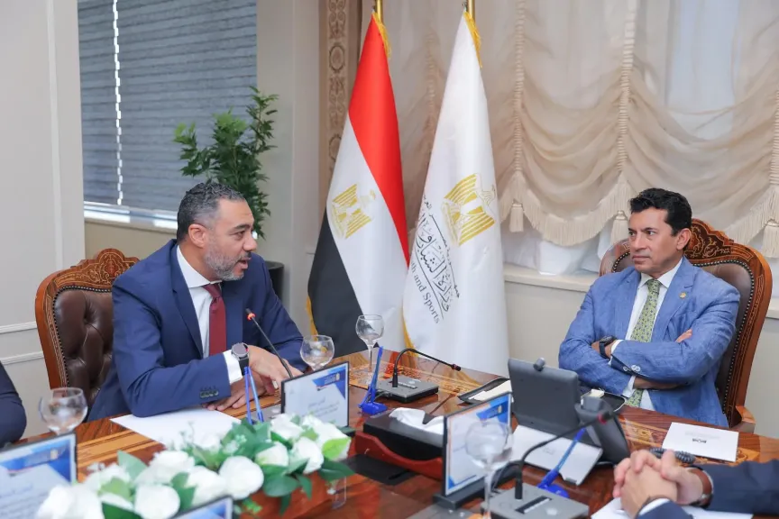 وزير الشباب والرياضة يشهد توقيع بروتوكول تعاون مع ڤودافون مصر