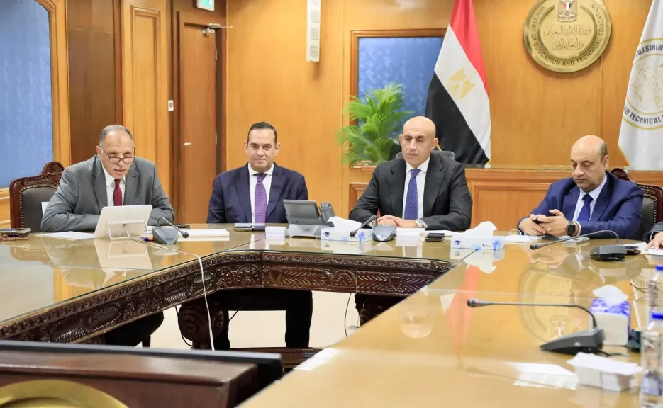 وزير التربية والتعليم يتابع امتحانات الثانوية العامة من خلال غرفة العمليات المركزية بالوزارة