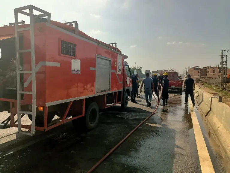 محملة بمادة الفلاش.. انقلاب سيارة نصف نقل علي طريق «السنطة - طنطا» الجديد بالغربية.. صور