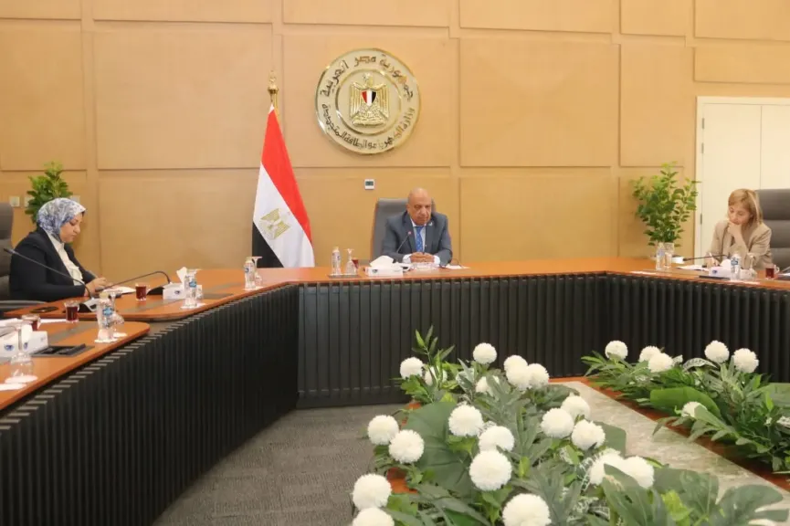 وزير الكهرباء والطاقة المتجددة يبحث مع وفدى بنك الاستثمار والاتحاد الأوروبيين سبل دعم الشراكة وتعزيز  التعاون والعمل المشترك