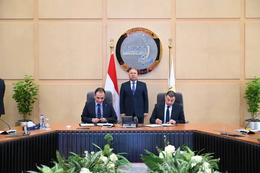 وزير الصناعة والنقل يشهد توقيع عقد ترخيص شركة ”رحلة رايدز لتنظيم خدمات النقل البري”  للعمل في مجال نقل الركاب باستخدام نظام تكنولوجيا المعلومات