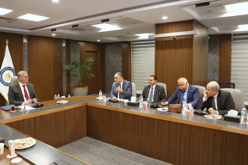 وزير البترول والثروة المعدنية يلتقي بمجموعة من كبار كتاب الصحافة المصرية ورؤساء التحرير وخبراء الاقتصاد والبترول